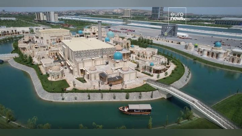 'Euronews telekanali muxbiri Samarqand sayyohlik markazi haqida lavha tayyorladi (video)'ning rasmi