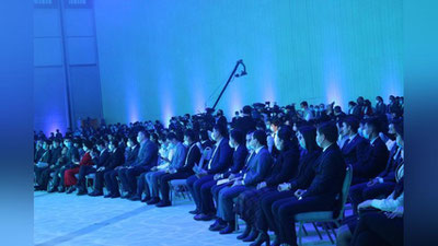 '7 ming nafardan ortiq yoshlar, vazir, hokim va blogerlar chiqishi... “Toshkent yoshlari forumi” qanday boshlandi? (foto)'ning rasmi