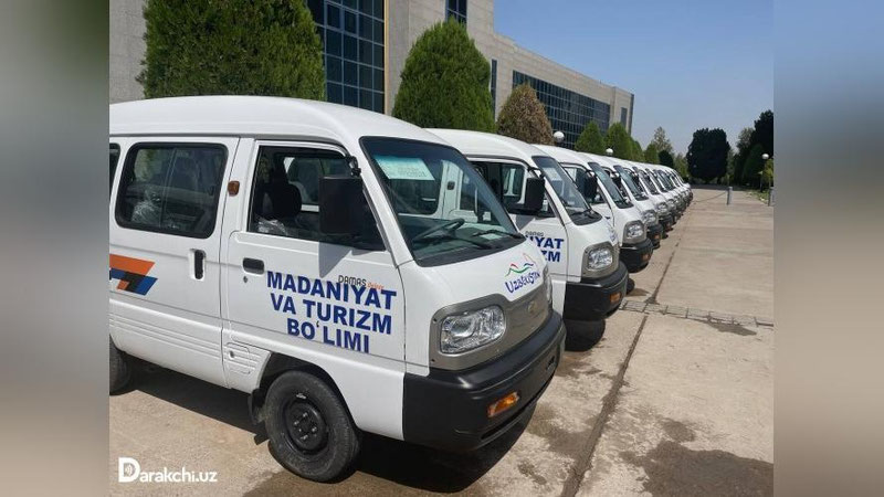 'O`zbekistonning 32 ta tuman (shahar) madaniyat va turizm bo`limlariga "Damas" avtomobili topshirildi'ning rasmi