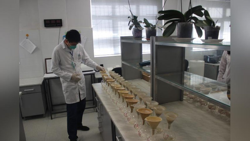'O`zbekistonda 60 yillik tarixga ega tuproq tarkibini o`rganuvchi laboratoriya borligi haqida bilasizmi? (foto)'ning rasmi