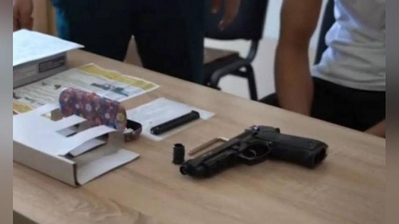 'Toshkentdagi maktabda 8-sinf uquvchisi qalbaki qurol ko`tarib keldi'ning rasmi