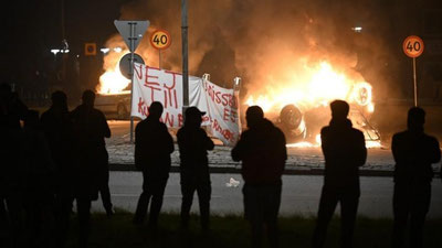 'Shvesiyada iroqlik muhojir Qur`oni karimni yoqib yubordi (video)'ning rasmi