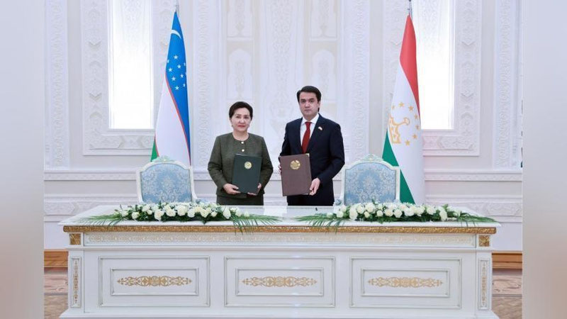 'Tanzila Norboeva tojikistonlik hamkasbi Rustam Emomali bilan uchrashdi'ning rasmi