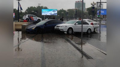 'Toshkentda “Tesla“ va “Lacetti“ ishtirokida YTH sodir bo`ldi'ning rasmi