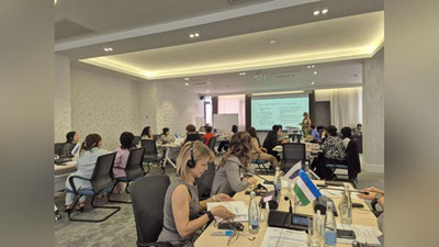 'Huquq-tartibot idoralari vakillari ayollar etakchiligi masalalarini muhokama qilmoqda'ning rasmi