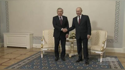 'O`zbekiston va Rossiya etakchilari erishilgan kelishuvlarni amalga oshirish masalalarini muhokama qildilar'ning rasmi