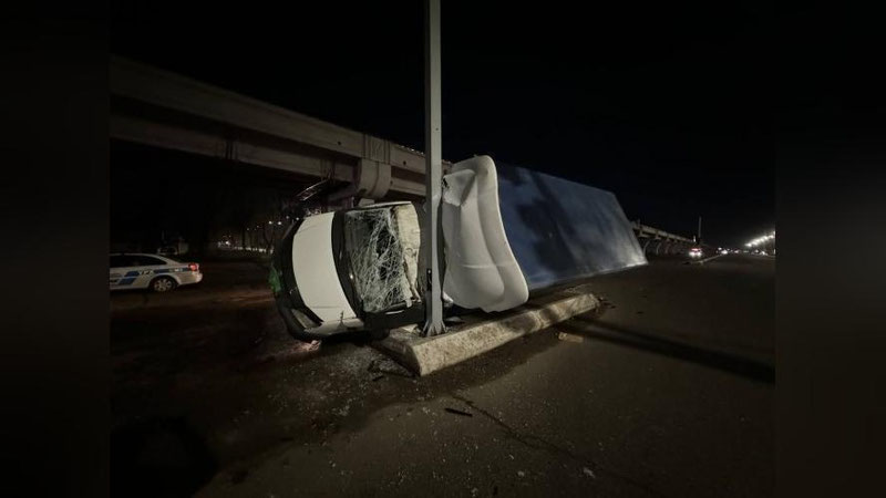 'Toshkentda yuk mashinasi Spark bilan to`qnashdi'ning rasmi