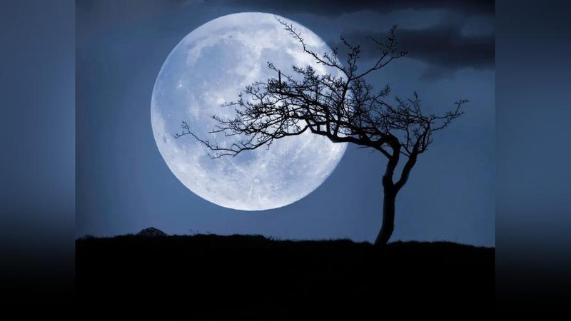 'Anqara ustida porlar mungli oy'ning rasmi