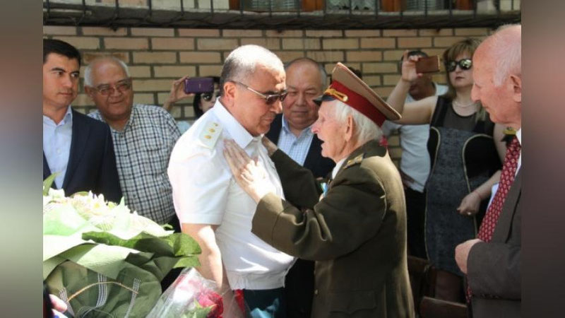 '94 ёшли подполковник Иван Митякиннинг қувончи чексиз'ning rasmi