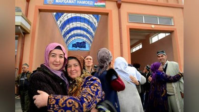 'Ўзбекистон ва Тожикистон ўртасидаги визасиз тартиб тўғрисидаги битим кучга кирди 'ning rasmi