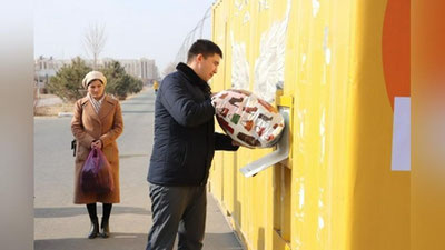 'Qoraqalpog`istonda aholi foydalanmayotgan buyumlarini ehtiyojmand oilalarga tarqatmoqda'ning rasmi