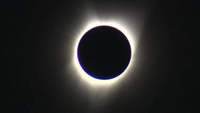 Изрображение 'ЖИТЕЛЯМ США УДАЛОСЬ НАБЛЮДАТЬ ПОЛНОЕ СОЛНЕЧНОЕ ЗАТМЕНИЕ'
