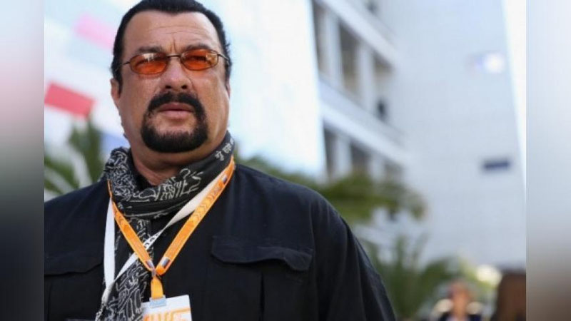 '​BUGUN STIVEN SIGAL TOShKENTGA ETIB KELADI'ning rasmi