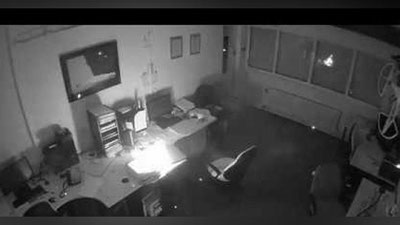 'Британиядаги идоралардан бирида ноутбук ёниб кетди (Видео)'ning rasmi