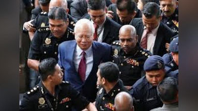 'Malayziyaning sobiq Bosh vaziri 247 ming dollar evaziga ozodlikka chiqdi'ning rasmi