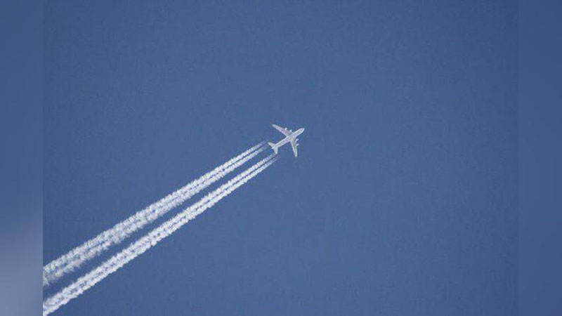 'Tramp o`tirgan avialaynerga boshqa samolyotning urilib ketishiga bir bahya qoldi'ning rasmi