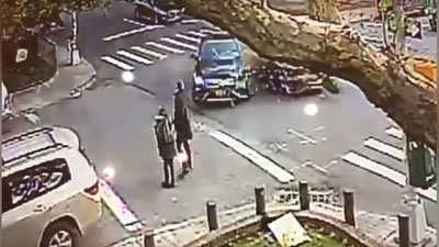 Изрображение 'ОТЕЦ И СЫН ЧУДОМ ВЫЖИЛИ В СТРАШНОЙ АВАРИИ В НЬЮ-ЙОРКЕ (ВИДЕО)'