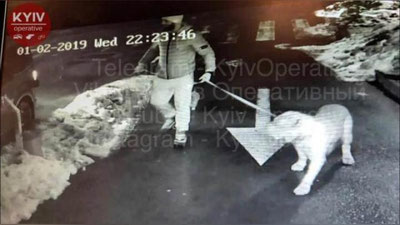 Изрображение 'УБИЙСТВО СОТРУДНИКА ОХРАНЫ ПОРОШЕНКО В КИЕВЕ ПОПАЛО НА ВИДЕО'