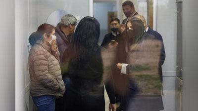 'Saida Mirziyoeva Toshkentda yuk poezdi urib yuborgan  14 yoshli qizni ko`rgani bordi'ning rasmi