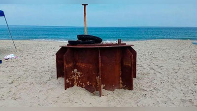 'AQShdagi plyajlardan birida noma`lum ob`ekt topildi (Video)'ning rasmi