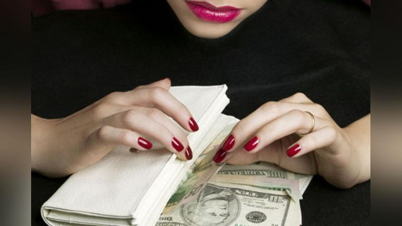 Изрображение 'КРИМИНАЛЬНАЯ ИСТОРИЯ: БЕСПУТНАЯ ВДОВА ПОПЛАТИЛАСЬ ЗА ШАНТАЖ'