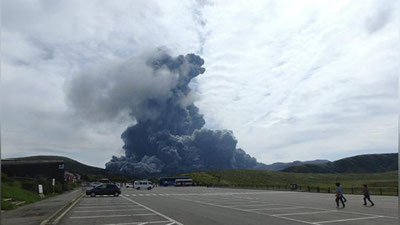 '​Японияда вулқон сачратган кул ва тутун 3 минг метр баландликка етди'ning rasmi