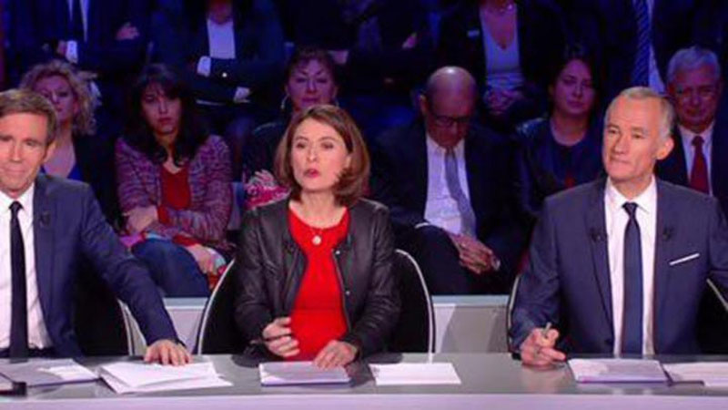 'Fransiya mudofaa vaziri telemuzokara paytida uxlab qoldi'ning rasmi