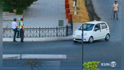 'Қоидабузар пиёдалар жаримага тортилмоқда'ning rasmi