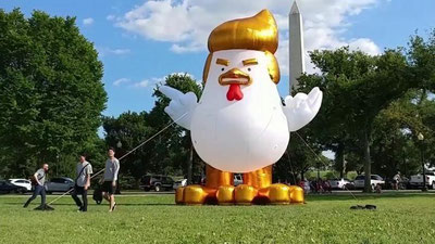 '​ОҚ УЙ ҲУДУДИГА ТРАМПГА ЎХШАГАН УЛКАН ПУФЛАМА ЖЎЖА ЎЙИНЧОҚ ЎРНАТИЛДИ (ВИДЕО)'ning rasmi