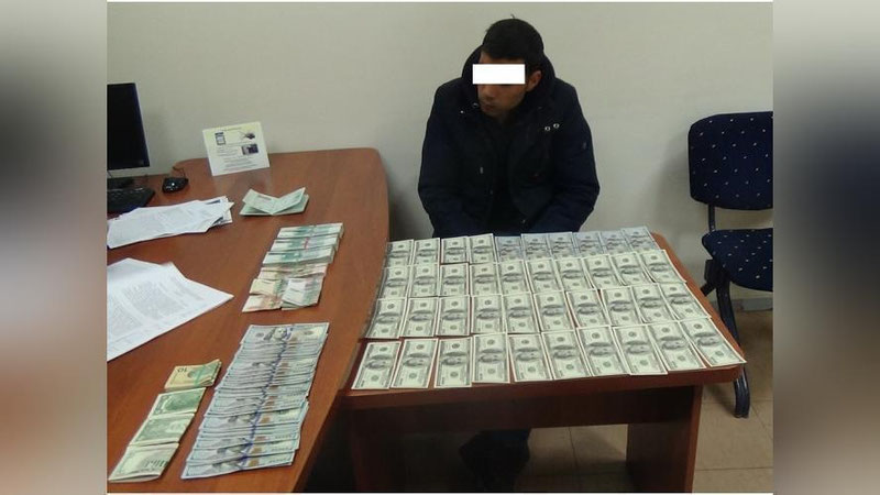 'AQSh DOLLARINI OLIB ChIQIB KETAYoTGANIDA QO`LGA TUShDI'ning rasmi