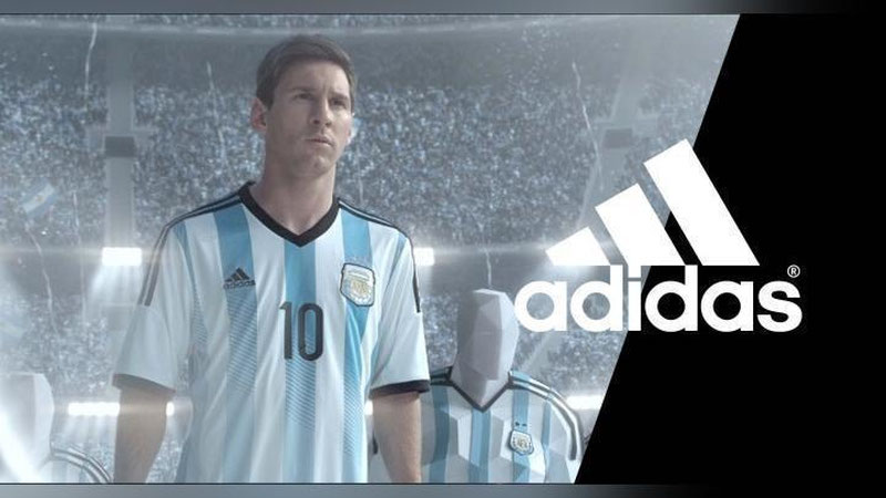 'Messi “Adidas” kompaniyasi bilan yangi shartnoma imzoladi'ning rasmi