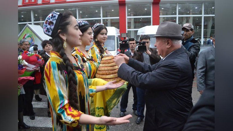 Изрображение 'КАК ВСТРЕТИЛИ В ТАДЖИКИСТАНЕ ДЕЛЕГАЦИЮ ИЗ САМАРКАНДА'