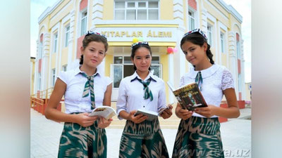 'Президент кўмаги билан очилган китоб дўкони "энг намунали" деб топилди'ning rasmi