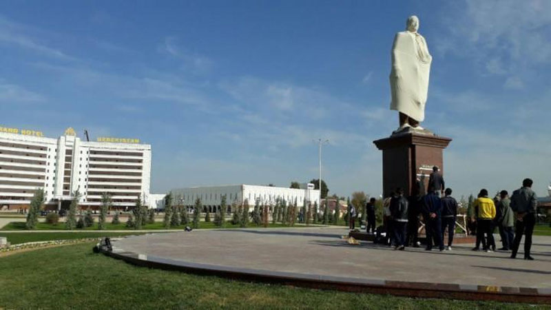 'ShAVKAT MIRZIYoEV ShAROF RAShIDOV TAVALLUDINING 100 YILLIGINI NIShONLASh UChUN JIZZAXGA KELDI'ning rasmi