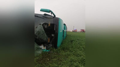 Изрображение 'ГИГАНТСКИЙ ТОРНАДО ПЕРЕВЕРНУЛ АВТОБУС В РУМЫНИИ: ВИДЕО ИЗ САЛОНА'