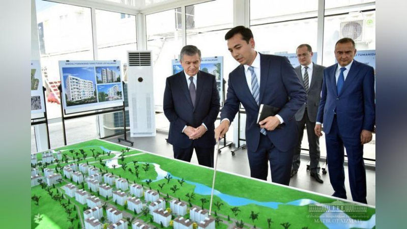 Изрображение 'ПРЕЗИДЕНТ ОЗНАКОМИЛСЯ С ПРОЕКТОМ ВОЗВЕДЕНИЯ 72 ДОМОВ В СЕРГЕЛИ (ФОТО)'