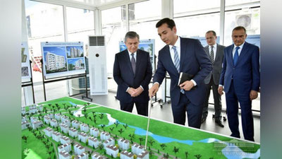 Изрображение 'ПРЕЗИДЕНТ ОЗНАКОМИЛСЯ С ПРОЕКТОМ ВОЗВЕДЕНИЯ 72 ДОМОВ В СЕРГЕЛИ (ФОТО)'