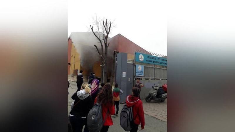 'Istambulda maktab yonmoqda (Foto)'ning rasmi