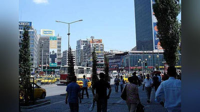 '“Энагалик қилиш, касалга қараш, дўконда сотувчилик ёки ресторанда официантлик учун минг доллар оласиз...”'ning rasmi