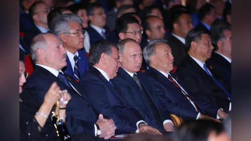 Изрображение 'ВЛАДИМИР ПУТИН ПОЗДРАВИЛ ШАВКАТА МИРЗИЁЕВА С 60-ЛЕТИЕМ'