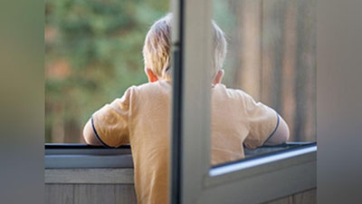 'Toshkentda 3 yoshli bola 3-qavat derazasidan pastga tushib ketdi'ning rasmi