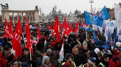 'Vengriyada norozilik namoyishlari bo`lib o`tmoqda 'ning rasmi