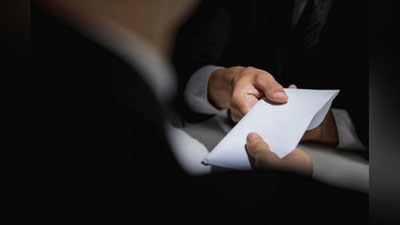 Изрображение 'Работник хокимията Зангиатинского района задержан при получении 18 тысяч долларов'