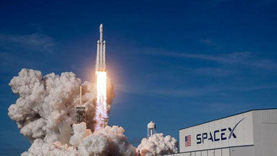 'Falcon Heavy koinotga uchirildi (Video) 'ning rasmi