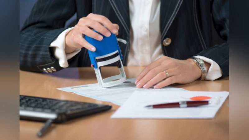 'DAVLAT NOTARIAL IDORALAR 2018 YIL 1 YaNVARDAN BOSQIChMA-BOSQICh NODAVLATGA AYLANTIRILIShI MUMKIN'ning rasmi