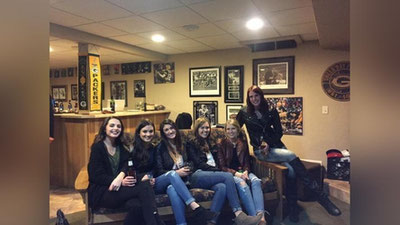 Изрображение 'НОВАЯ ЗАГАДКА ИНТЕРНЕТА: КУДА ДЕЛИСЬ НОГИ ДЕВУШКИ?'