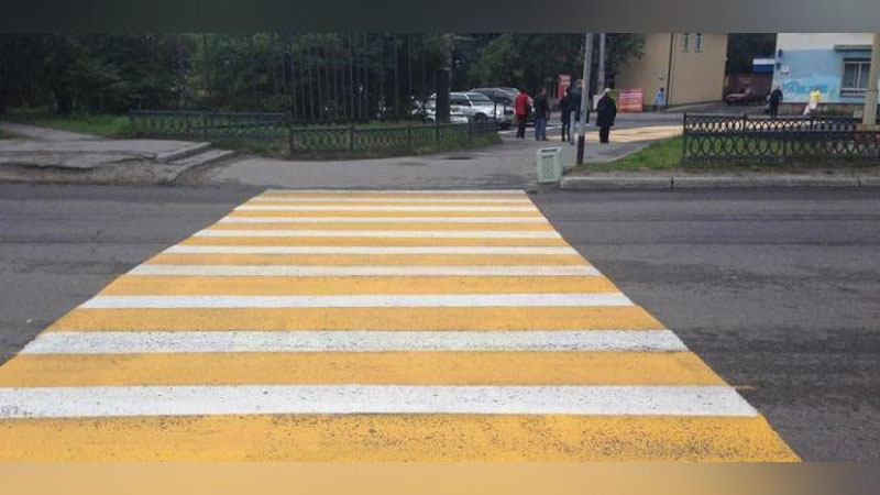 'Нукусда пиёдалар ўтиш йўллари энди сариқ рангга бўялади'ning rasmi