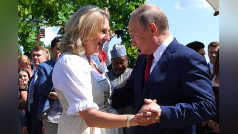 Изрображение 'ВЛАДИМИР ПУТИН СТАНЦЕВАЛ НА СВАДЬБЕ ГЛАВЫ МИД АВСТРИИ (ВИДЕО)'