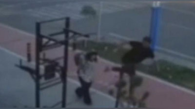 'Farg`onada ko`chada sevgan qizini urib, boshiga tepgan yigitga sud hukmi o`qildi'ning rasmi