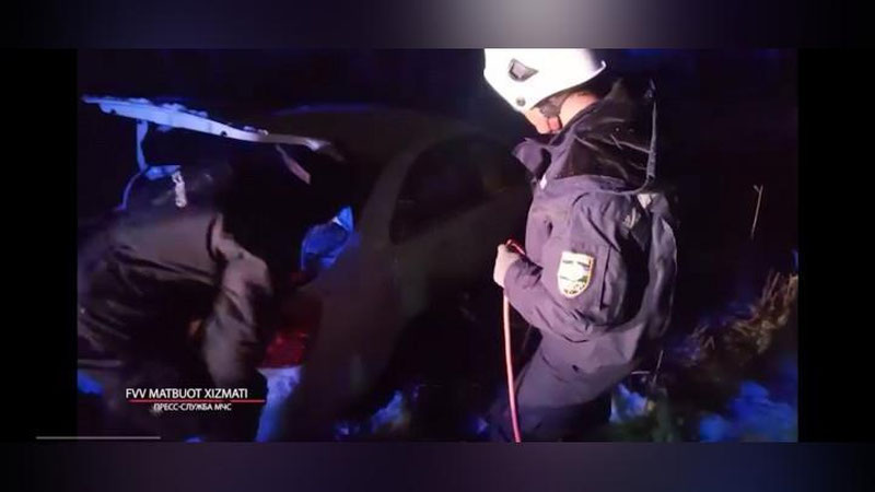 'Ohangaronda Lacetti kanalga tushib ketdi (video)'ning rasmi